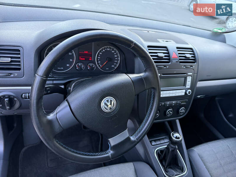 Хэтчбек Volkswagen Golf 2007 в Ровно