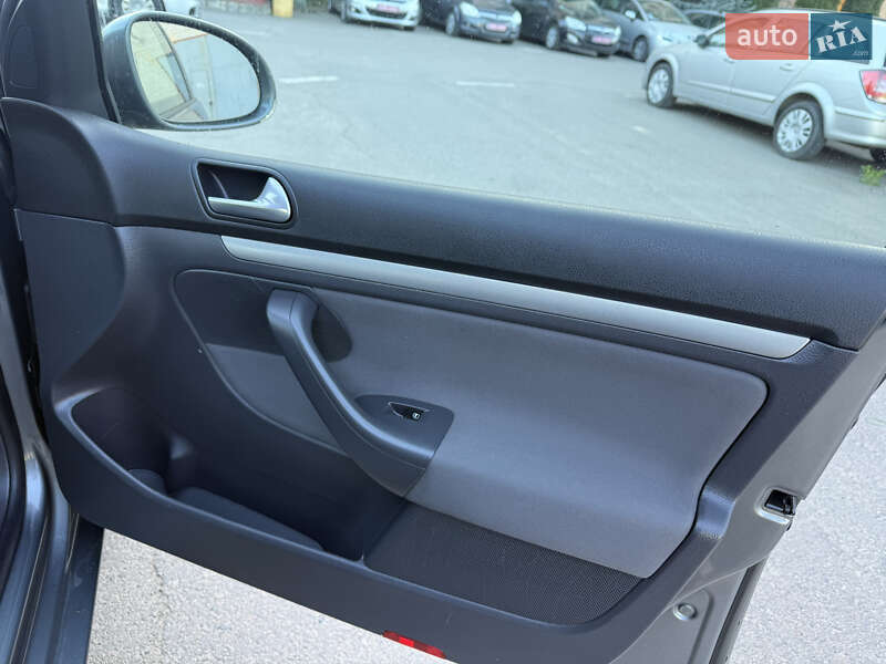 Хэтчбек Volkswagen Golf 2007 в Ровно
