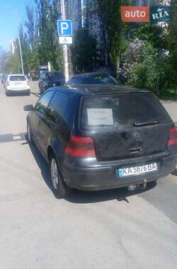 Хэтчбек Volkswagen Golf 2000 в 