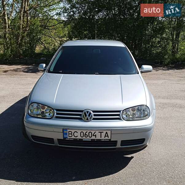 Хэтчбек Volkswagen Golf 2003 в 