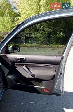 Хэтчбек Volkswagen Golf 2003 в 