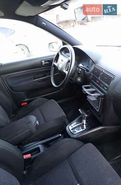 Хетчбек Volkswagen Golf 2003 в 