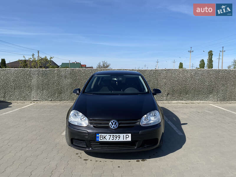 Хетчбек Volkswagen Golf 2004 в 