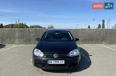 Хетчбек Volkswagen Golf 2004 в 
