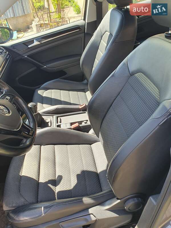 Універсал Volkswagen Golf 2015 в Тернополі