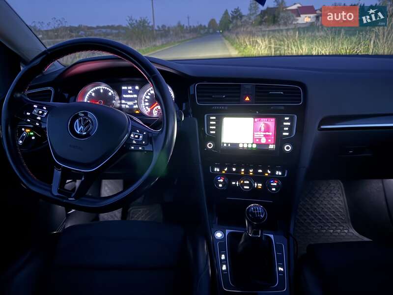 Універсал Volkswagen Golf 2015 в Тернополі