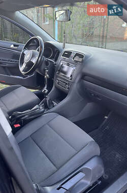 Универсал Volkswagen Golf 2010 в 