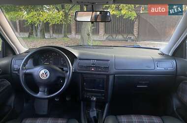Хэтчбек Volkswagen Golf 1999 в 