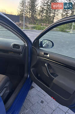 Універсал Volkswagen Golf 2010 в 