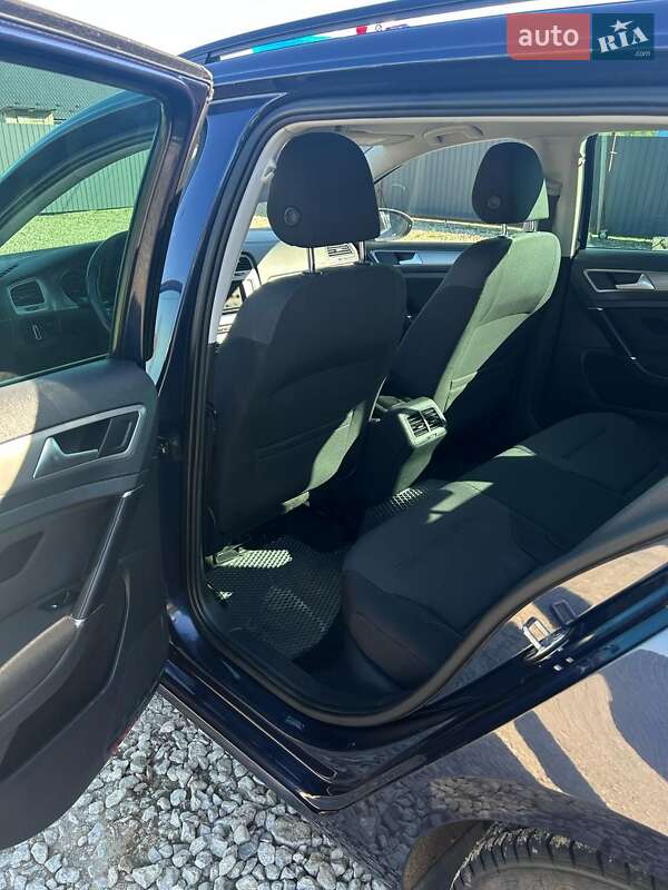 Универсал Volkswagen Golf 2014 в Черновцах