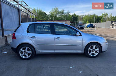 Хэтчбек Volkswagen Golf 2005 в 