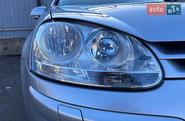 Хэтчбек Volkswagen Golf 2005 в 