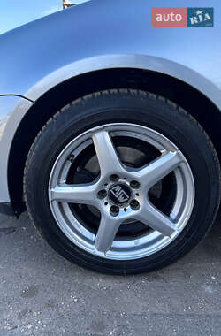 Хэтчбек Volkswagen Golf 2005 в 