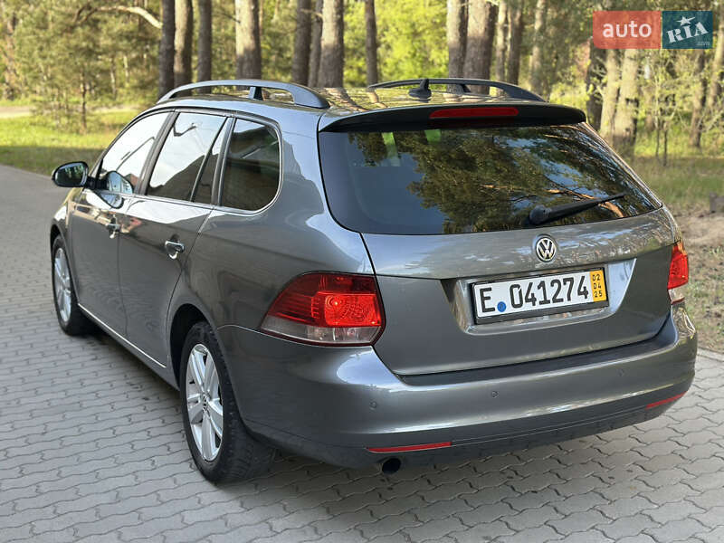 Универсал Volkswagen Golf 2013 в Ровно