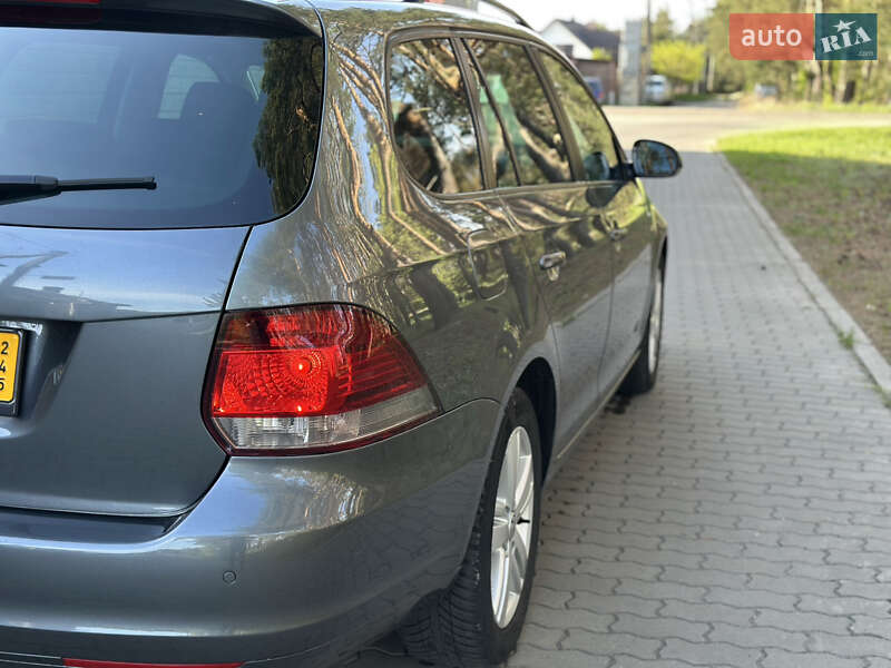 Универсал Volkswagen Golf 2013 в Ровно