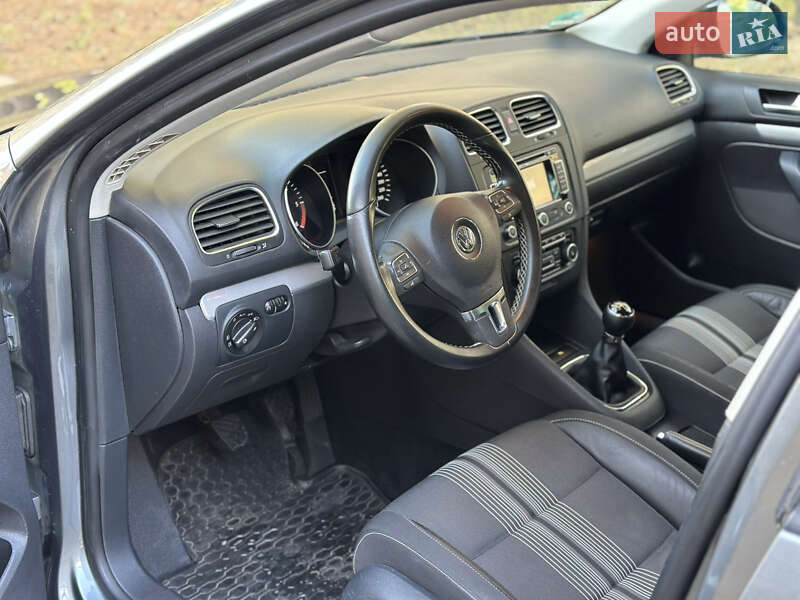 Универсал Volkswagen Golf 2013 в Ровно