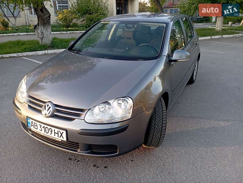 Хетчбек Volkswagen Golf 2005 в Вінниці