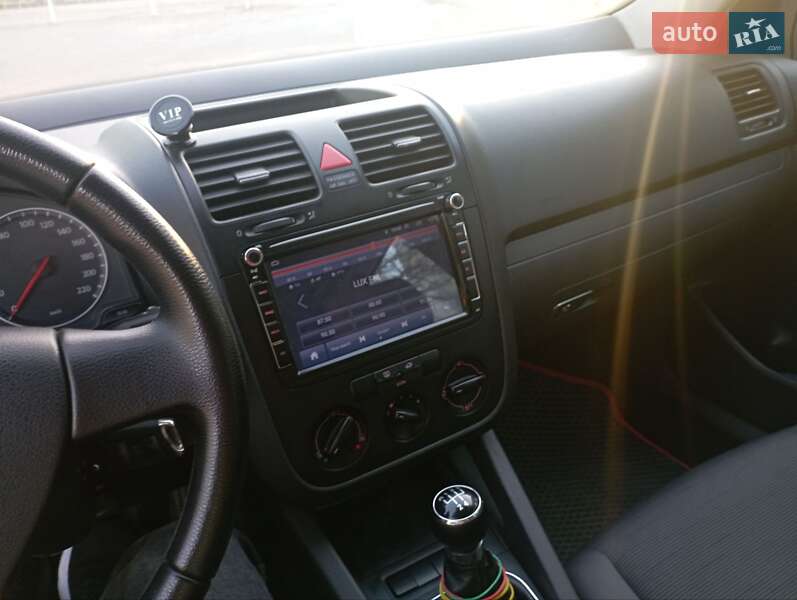 Хетчбек Volkswagen Golf 2005 в Вінниці