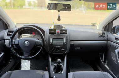 Хэтчбек Volkswagen Golf 2006 в 