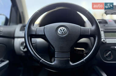 Хэтчбек Volkswagen Golf 2006 в 