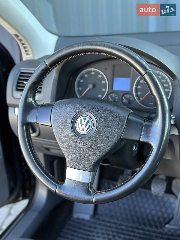 Хетчбек Volkswagen Golf 2006 в Ужгороді