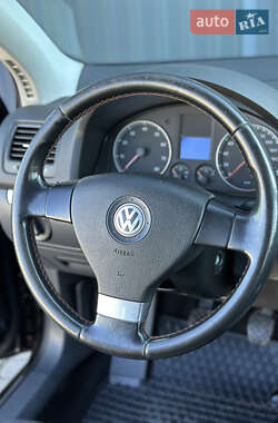 Хэтчбек Volkswagen Golf 2006 в 