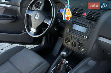 Хэтчбек Volkswagen Golf 2006 в 