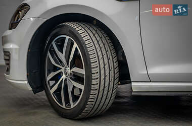 Хетчбек Volkswagen Golf 2015 в 