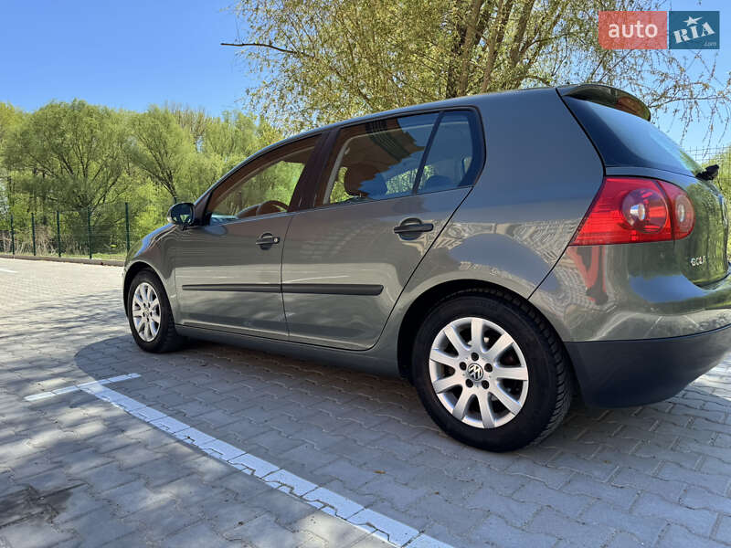 Хетчбек Volkswagen Golf 2004 в Хмельницькому