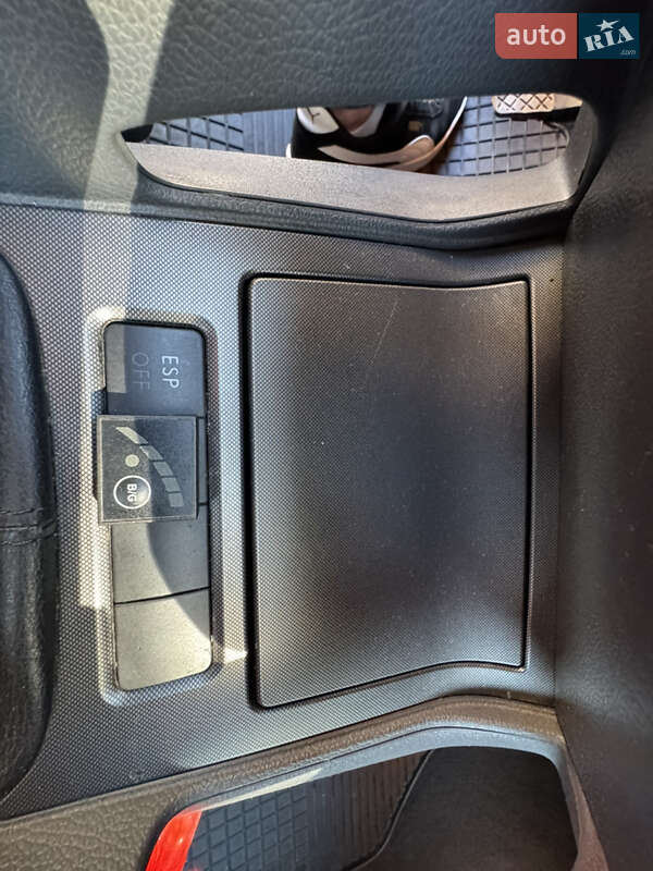 Хетчбек Volkswagen Golf 2004 в Хмельницькому