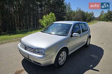 Хэтчбек Volkswagen Golf 2001 в 