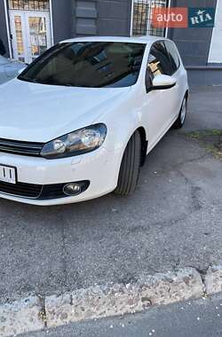 Хэтчбек Volkswagen Golf 2009 в 