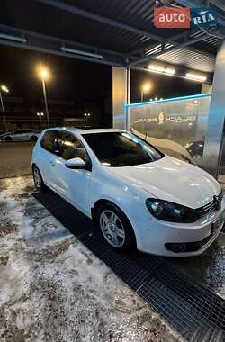 Хэтчбек Volkswagen Golf 2009 в 
