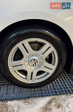 Хэтчбек Volkswagen Golf 2009 в 