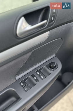 Хэтчбек Volkswagen Golf 2007 в 