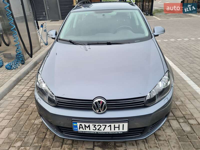 Универсал Volkswagen Golf 2010 в 