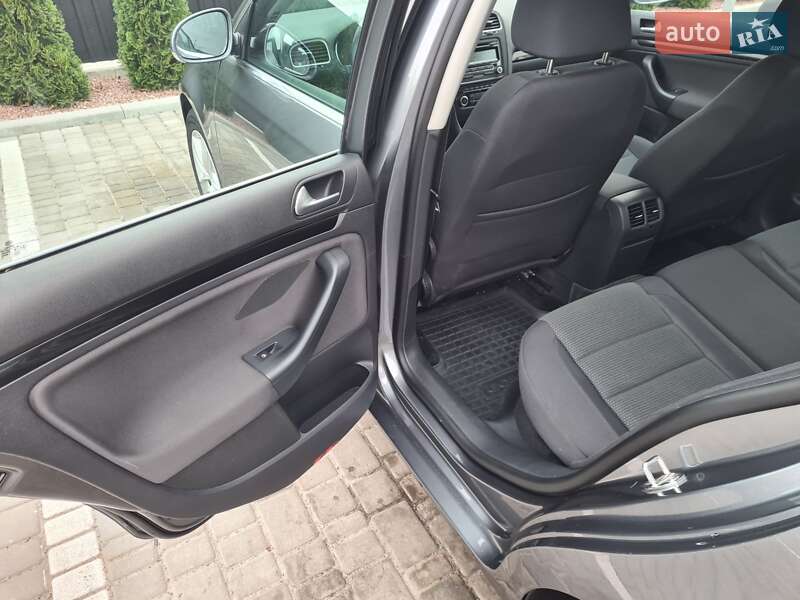 Универсал Volkswagen Golf 2010 в Звягеле