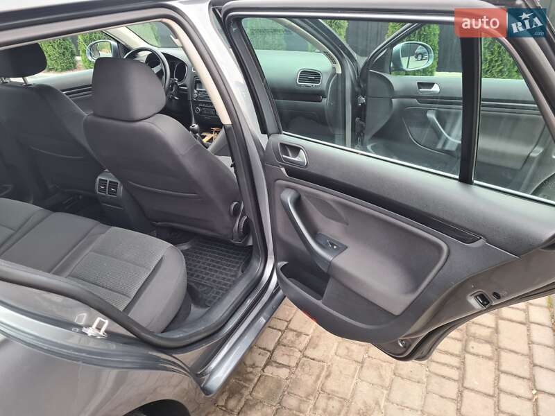 Универсал Volkswagen Golf 2010 в Звягеле