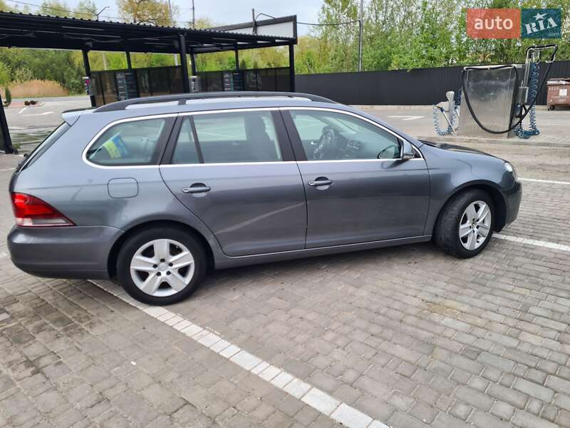 Универсал Volkswagen Golf 2010 в Звягеле