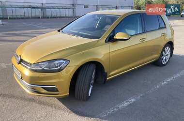 Хетчбек Volkswagen Golf 2018 в 