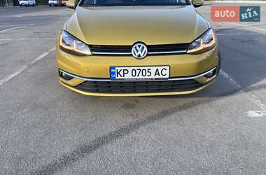 Хетчбек Volkswagen Golf 2018 в 