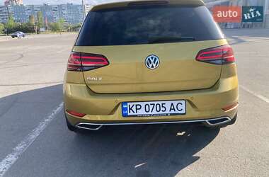 Хетчбек Volkswagen Golf 2018 в 