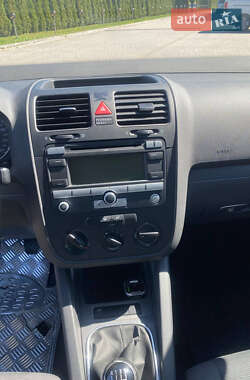 Хэтчбек Volkswagen Golf 2006 в 