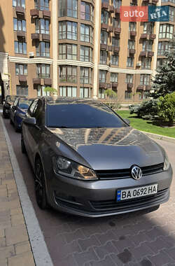 Хетчбек Volkswagen Golf 2013 в 