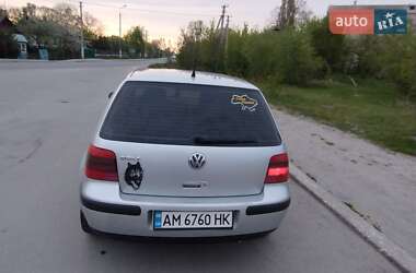 Хэтчбек Volkswagen Golf 2000 в 