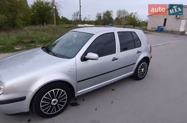 Хэтчбек Volkswagen Golf 2000 в 