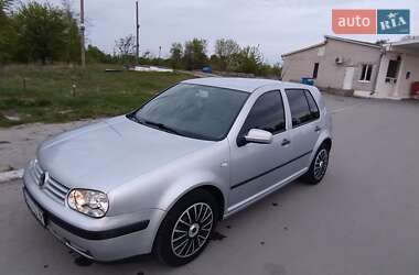 Хэтчбек Volkswagen Golf 2000 в 
