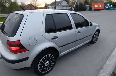 Хэтчбек Volkswagen Golf 2000 в 