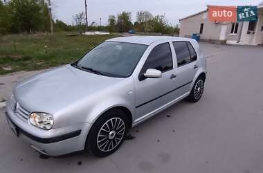Хэтчбек Volkswagen Golf 2000 в 