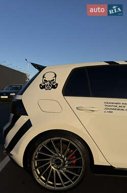 Хетчбек Volkswagen Golf 2017 в 